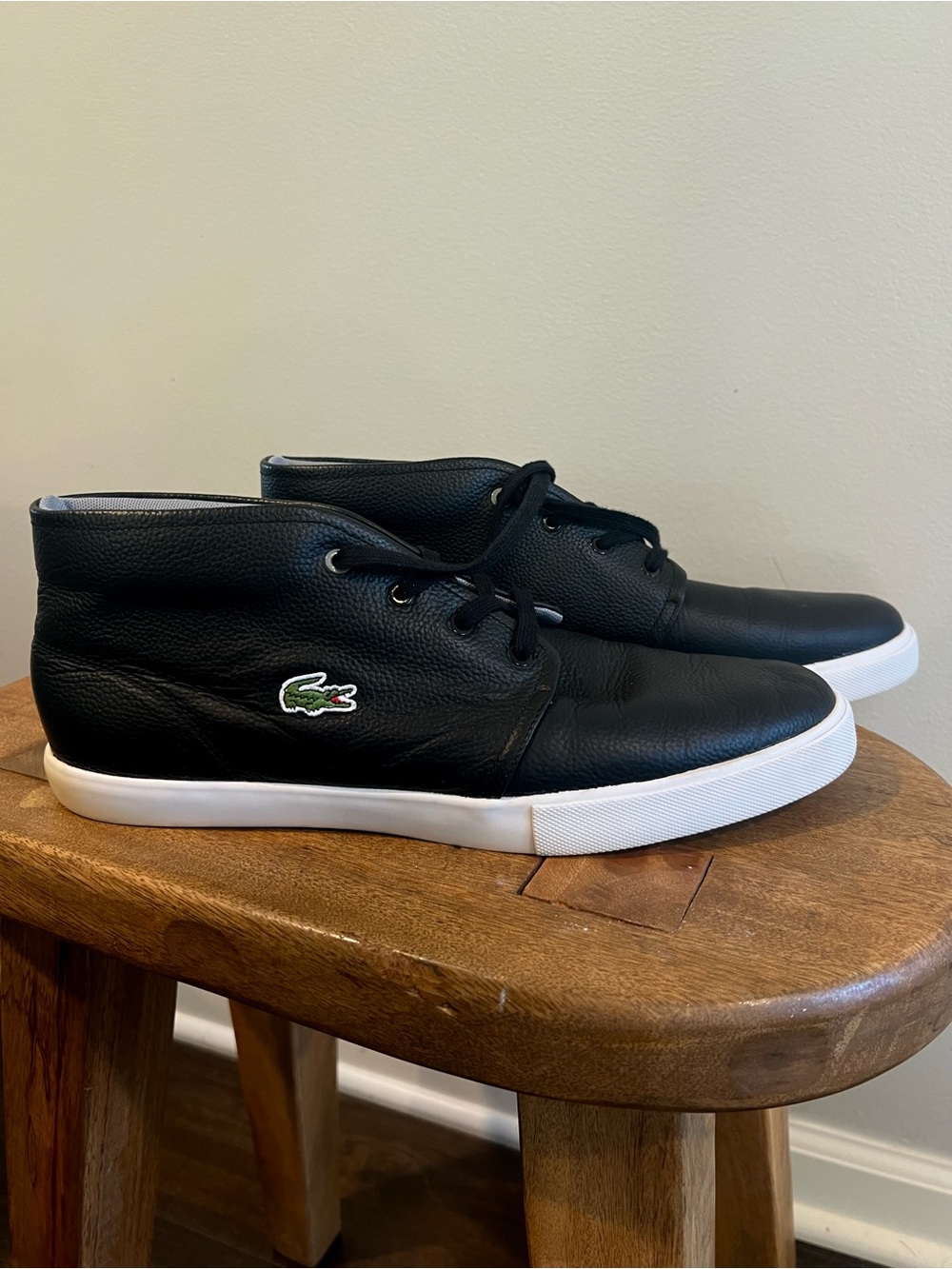 Lacoste Men’s “Asparta 118” Mid-Top Leather Sneakers